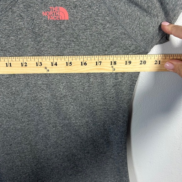 The North Face Womens Gray V Neck T Shirt Short Sleeve Activewear Top Size L - Picture 3 of 5